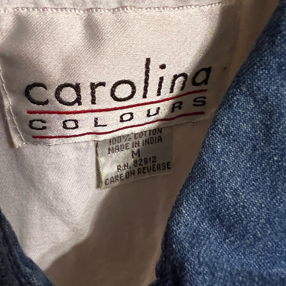 Womens Carolina Colours sleeveless western style shirt features cowboy designs! - Picture 2 of 4